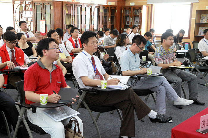 圖為新區教科培領導、新區各學校教師參加小班化課堂教學觀摩課