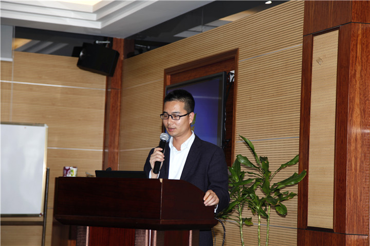 01.圖為國際部胡化忠主任做工作執行報告