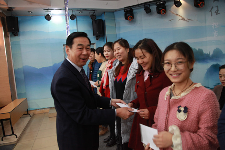 十萬獎金獎勵一線教師，凝心聚氣開啟新的征程