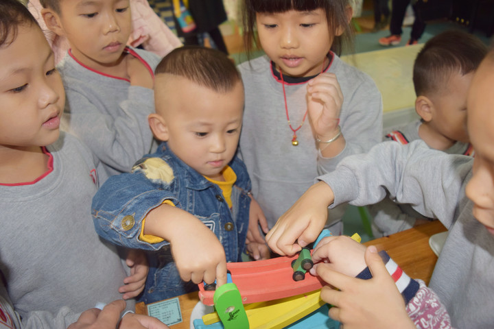 小小的手兒，大大的愛 ——少年宮小寶寶到公明二幼觀摩體驗啦