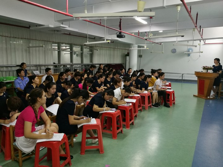 校園安全風(fēng)險防控新規(guī)知識講座 ---遠恒佳花園幼兒園政治學(xué)習(xí)