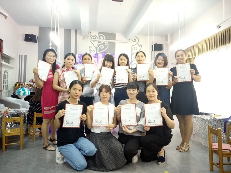 平凡心、教育愛 ——溪山園2016—2017學(xué)年度第二學(xué)期期末總結(jié)會(huì)