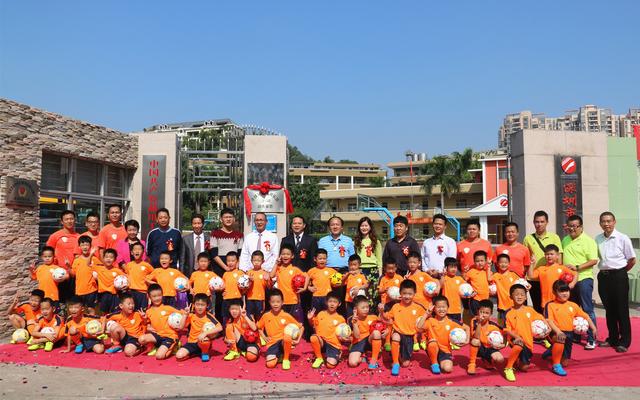 標尚學(xué)校成為深圳市小球星足球俱樂部訓(xùn)練基地