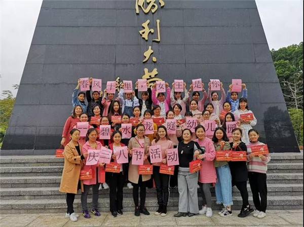 “春風十里，女王是我”——碧水龍庭幼兒園慶三八節活動