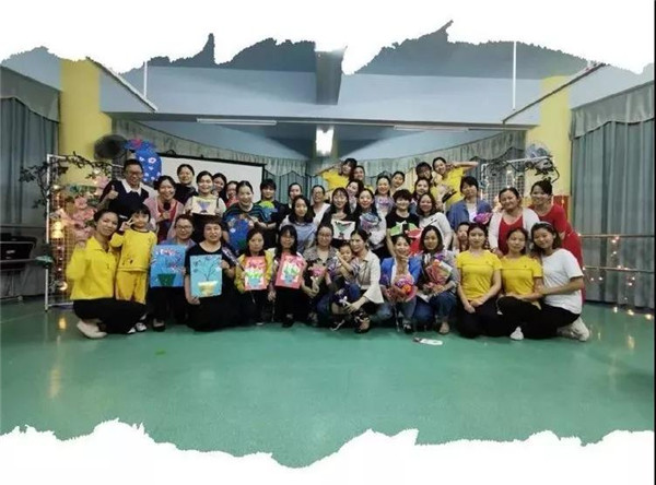 《感恩相伴?攜手同行》碧水龍庭幼兒園2019家委會暨母親節慶?；顒? title=