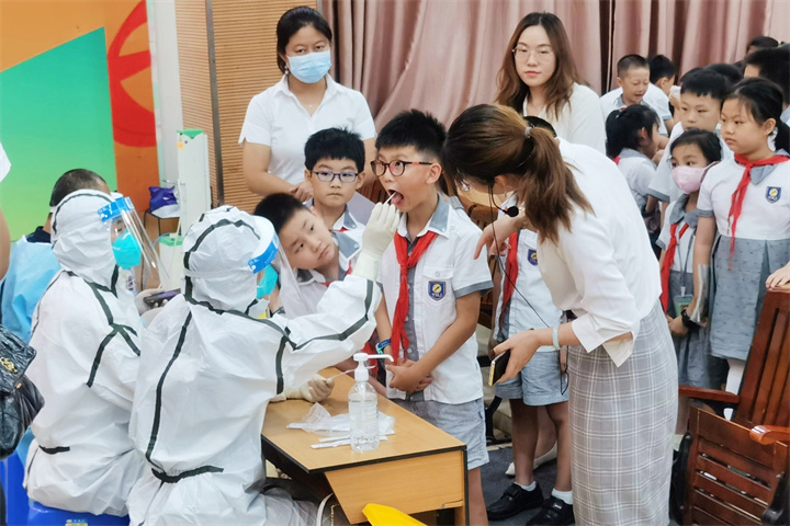 共同戰“疫”，龍華中英文在行動!——學校組織志愿者支援社區防疫一線