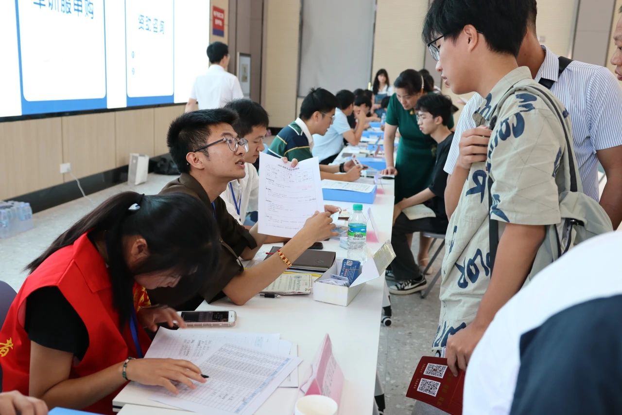 贛州職業技術學院遠恒佳現代產業學院迎新正式開始